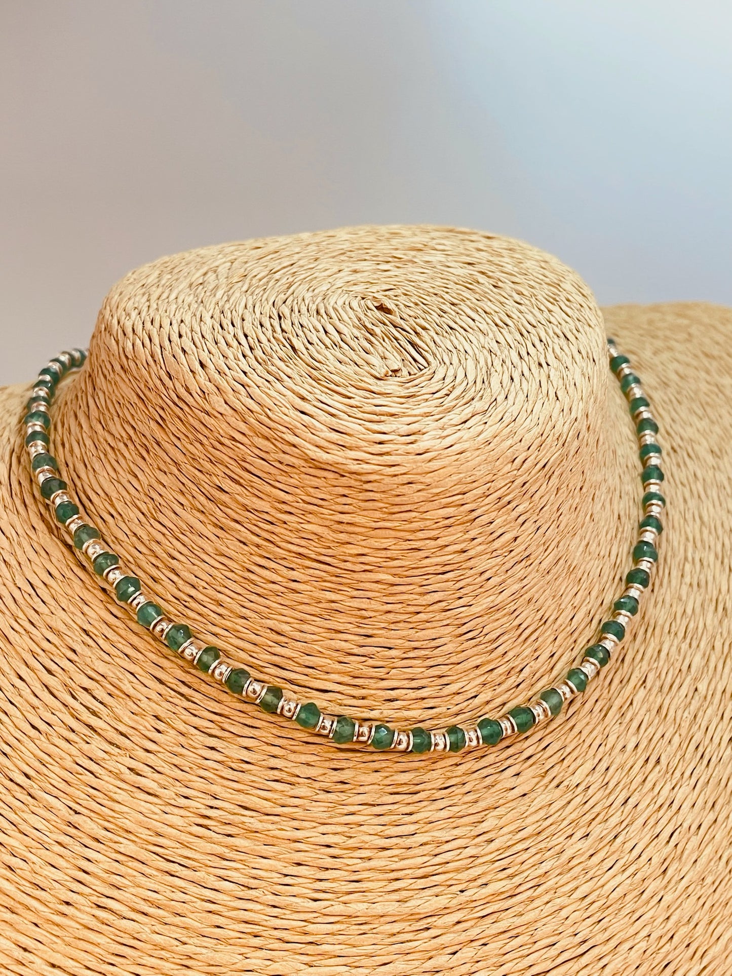 ZP4056 Collar Onix Verde 3 mm y bolitas 2 mm Largo 40 cm y extensor de 5 cm Collar Baño Plata