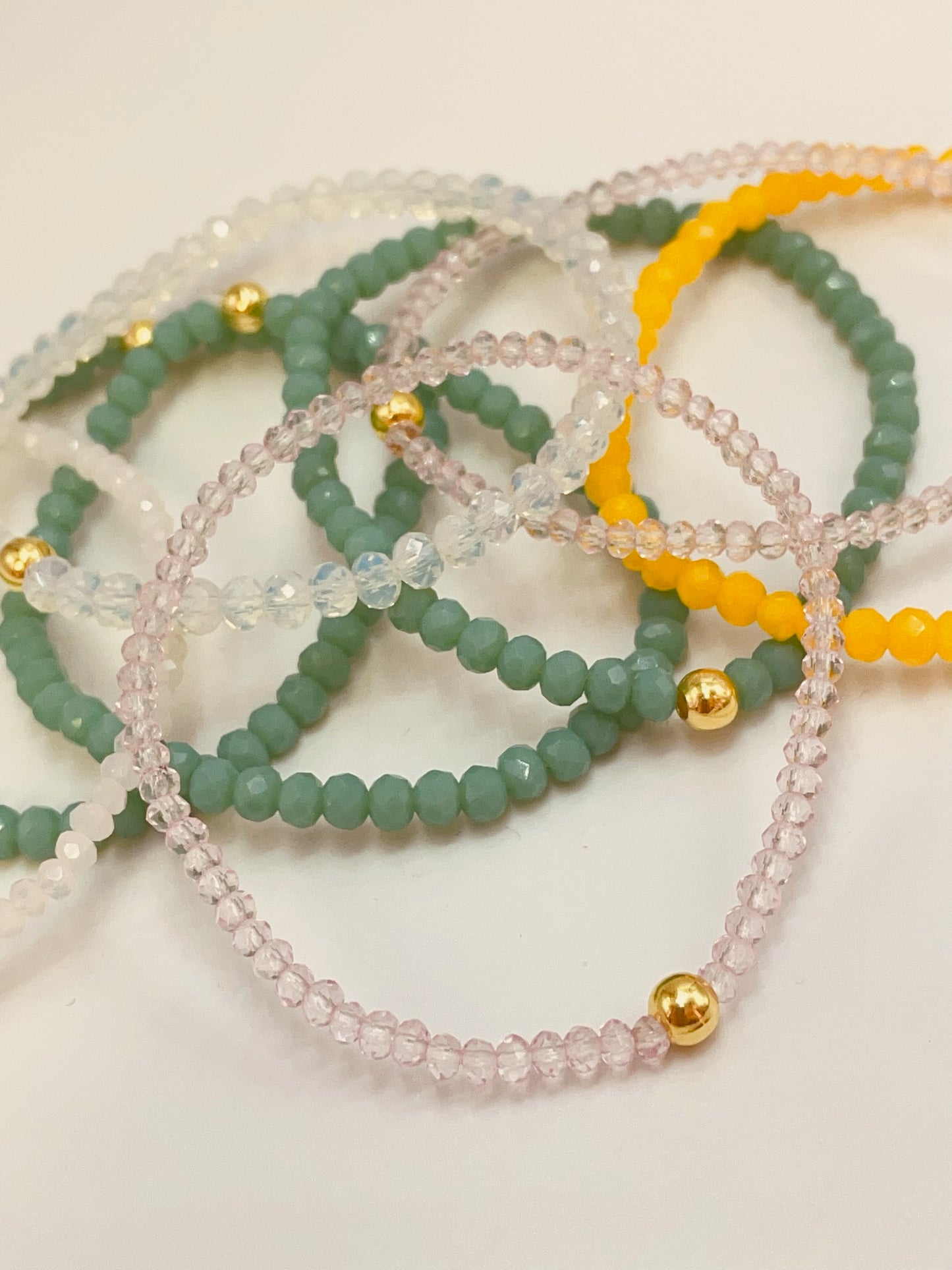 ZO3012 Pulsera Elastizada Bolitas Cristales Baño Oro