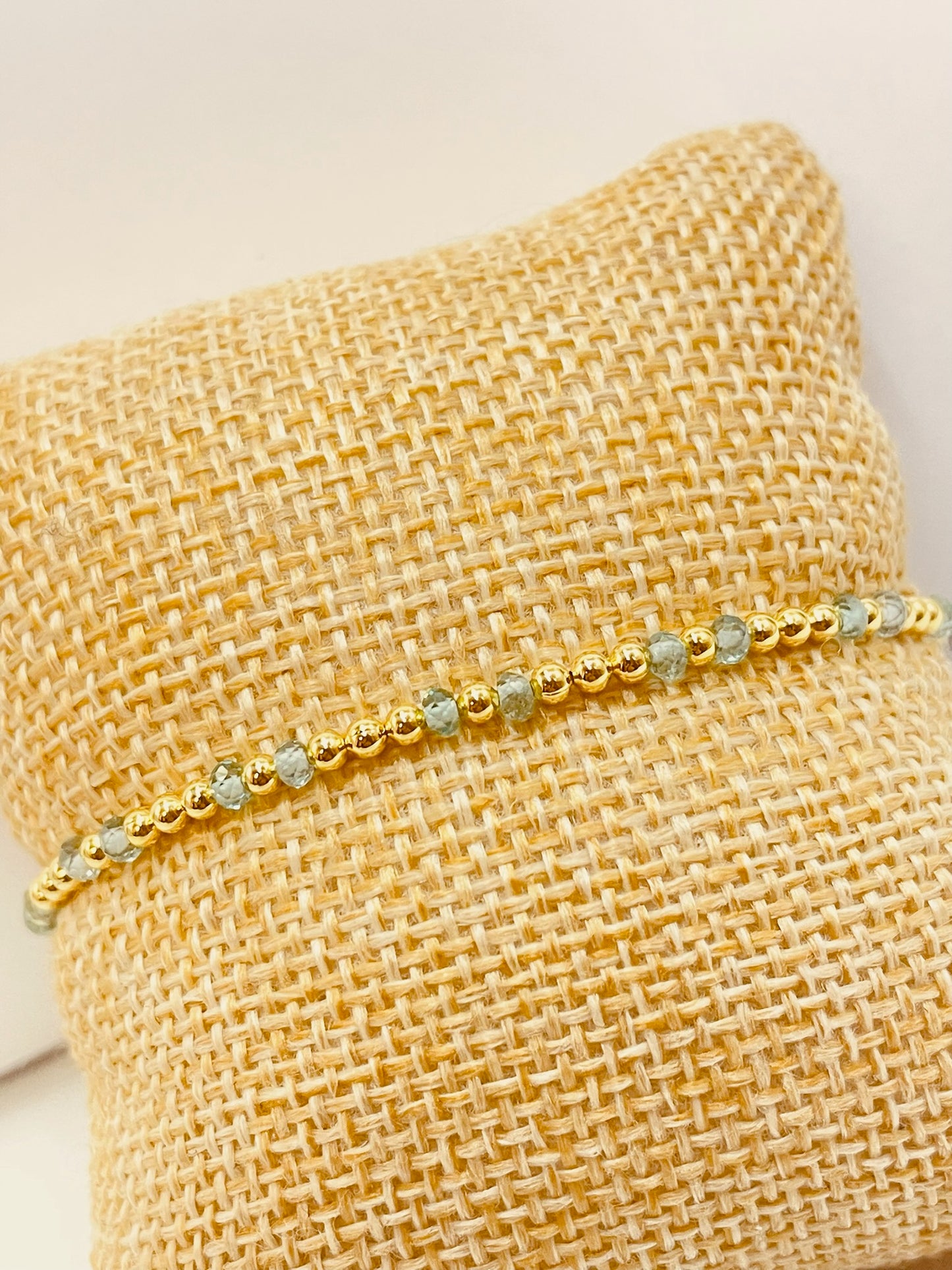 ZO3011 Pulsera Elastizada Bolitas y Cristal Baño Oro
