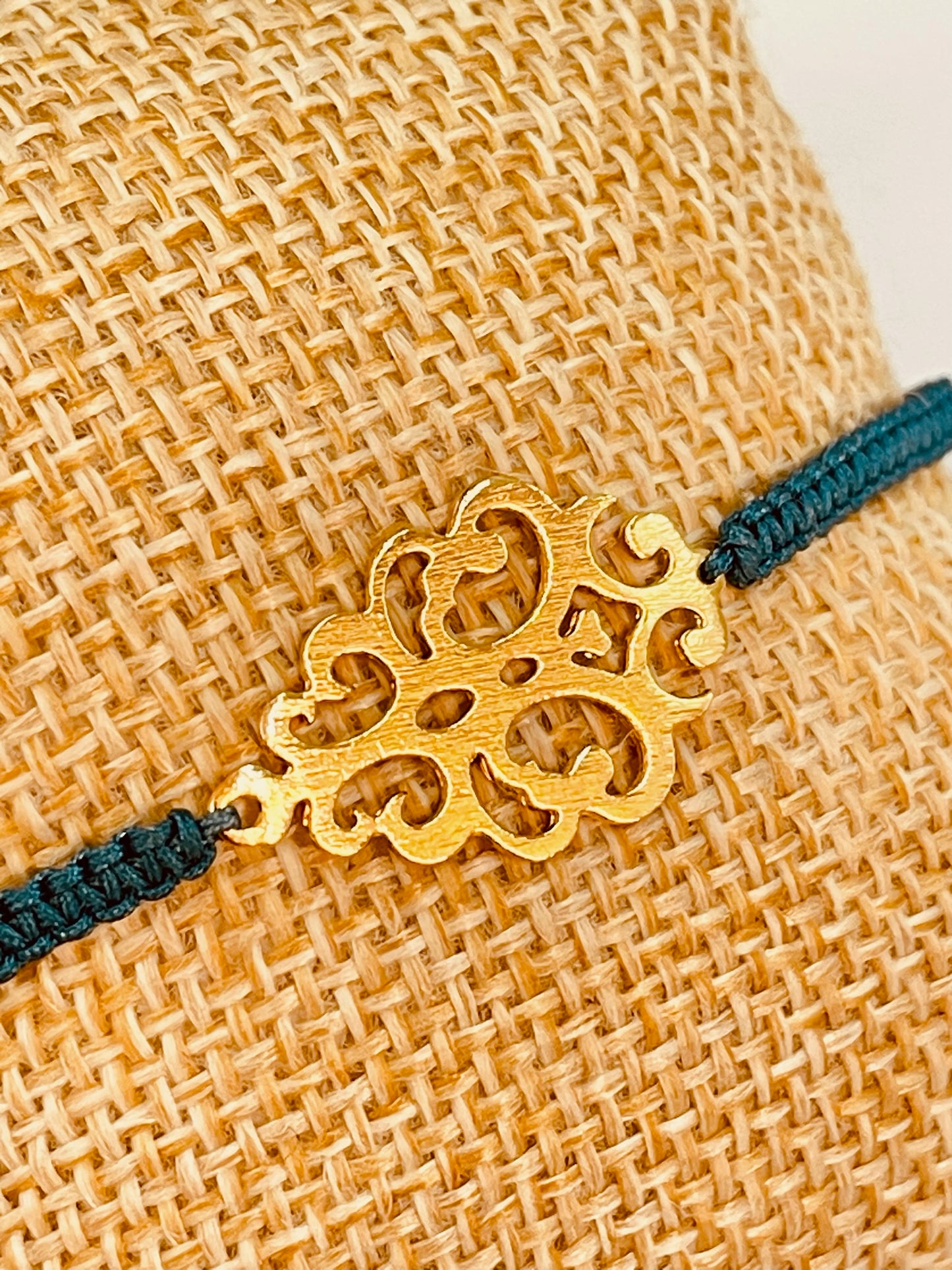 ZO3016 Pulsera Macramé Colores Diferentes Conectores Baño Oro