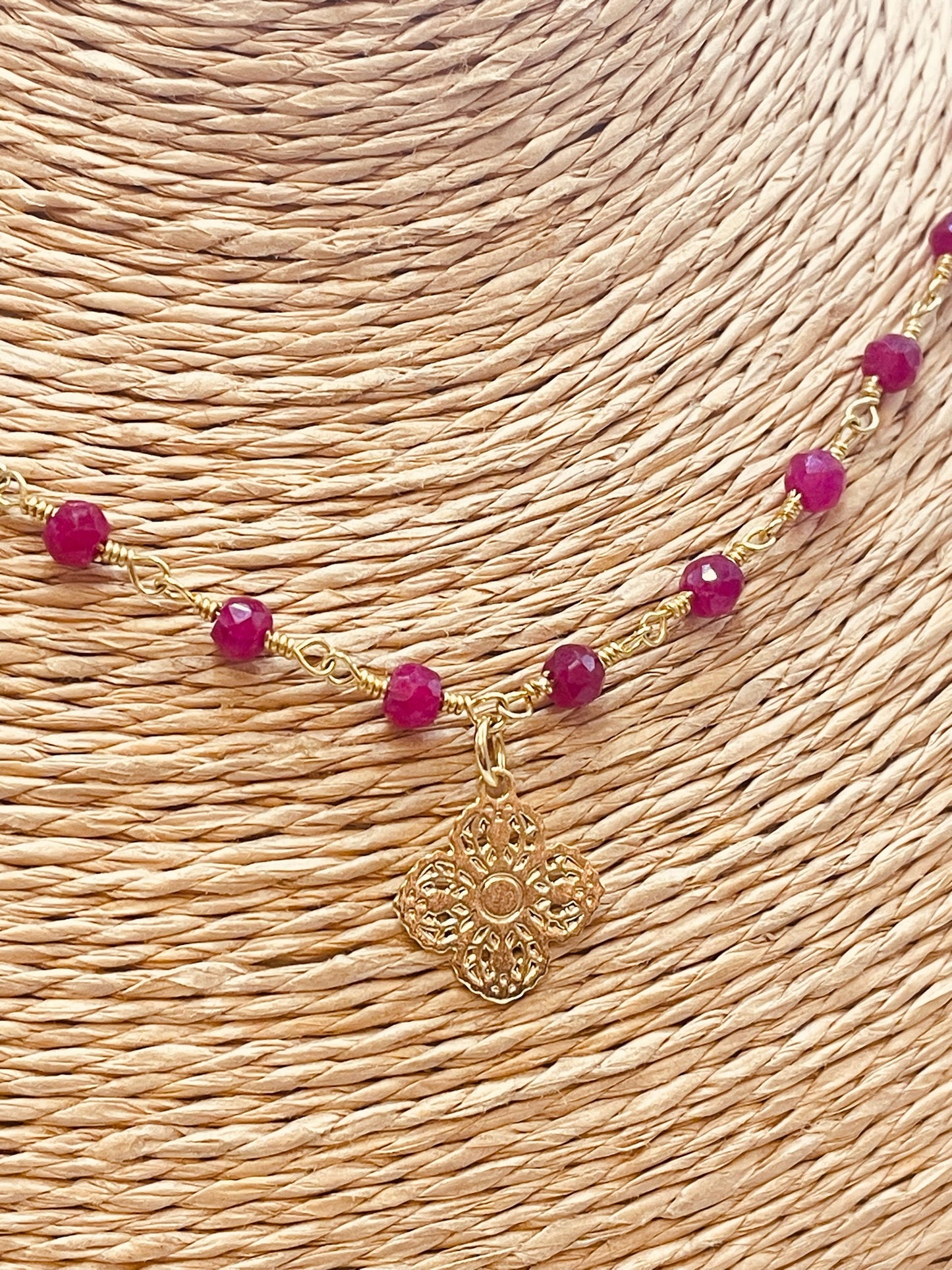 ZO4038 Collar Entorchado Raíz de Rubí 40 cm mas extensor 5 cm Mándala Baño Oro