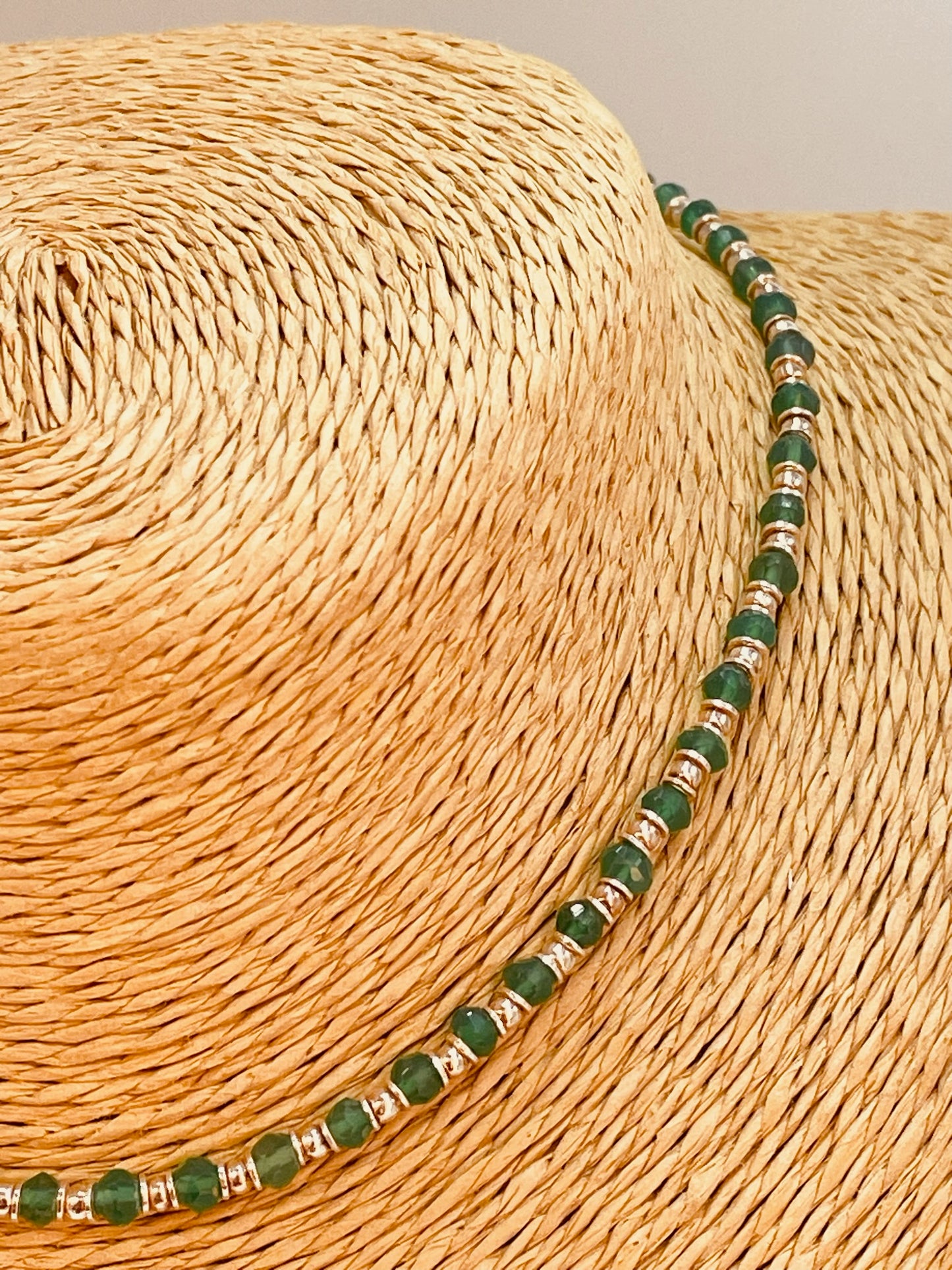 ZP4056 Collar Onix Verde 3 mm y bolitas 2 mm Largo 40 cm y extensor de 5 cm Collar Baño Plata