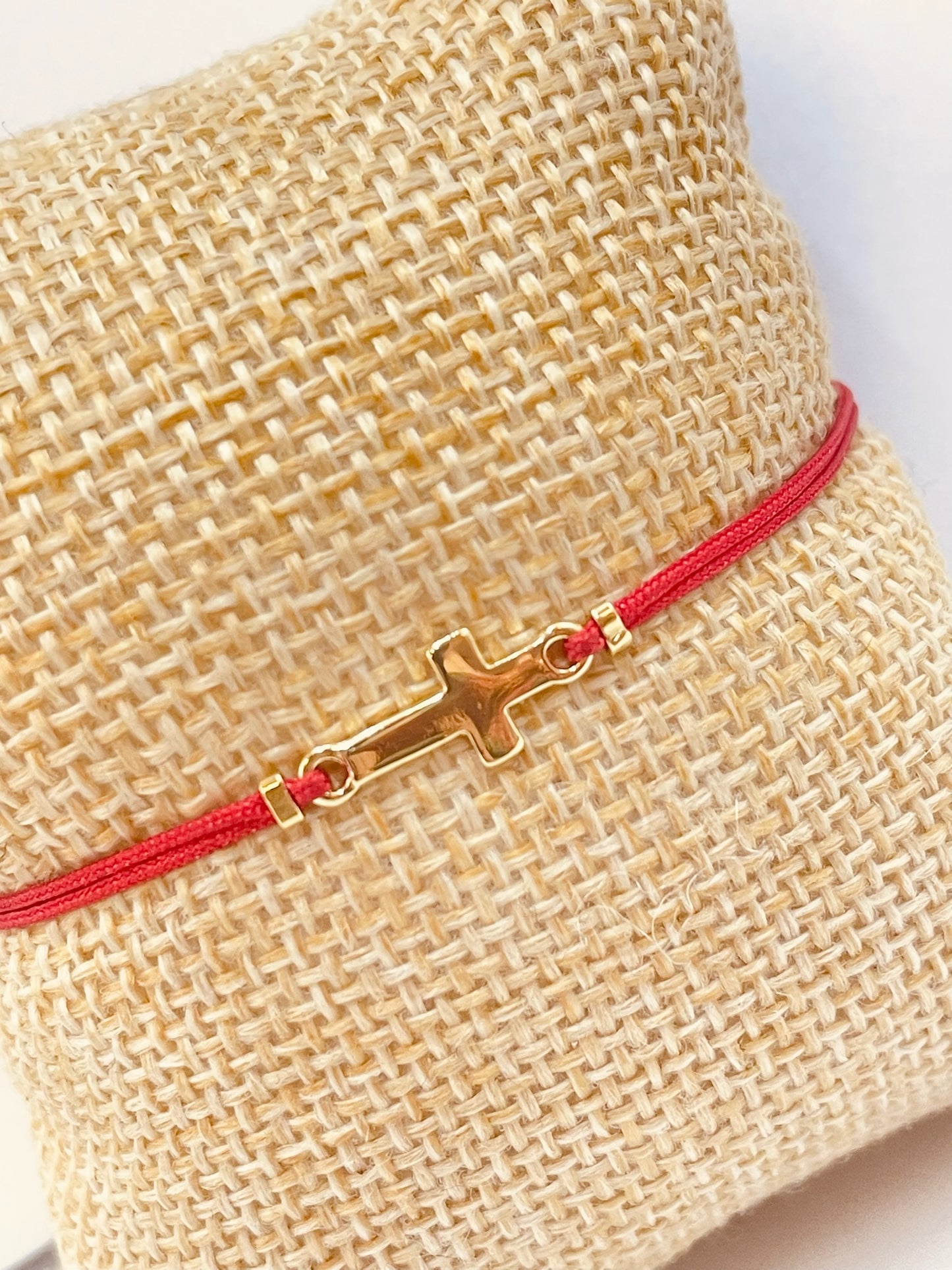 ZO3003 Pulsera Hilo Cruz Baño Oro