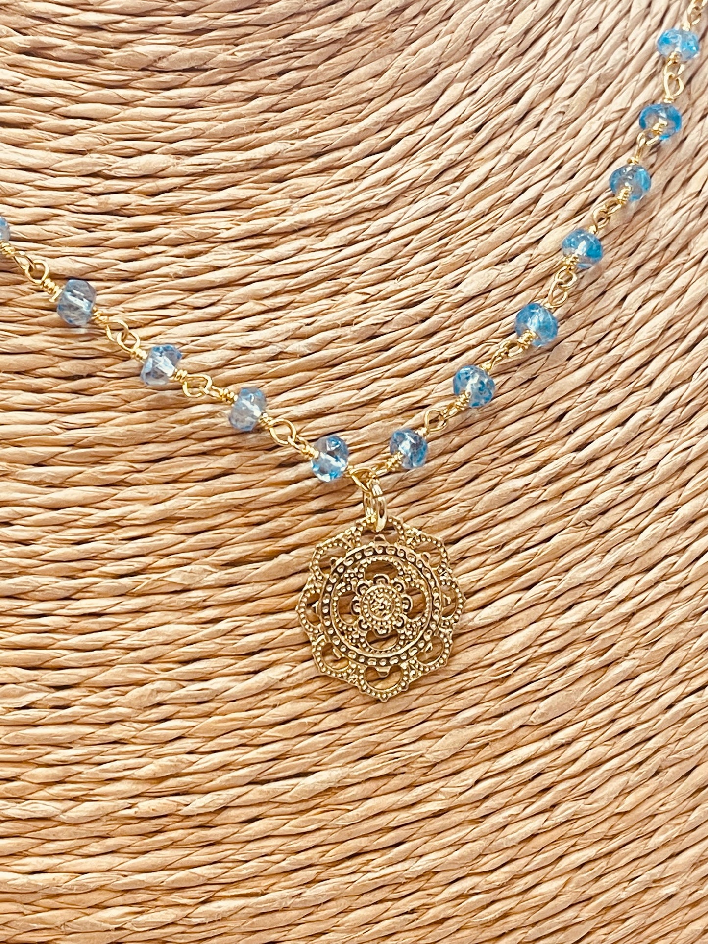 ZO4043 Collar Entorchado Topacio Azul Mándala 40 cm mas Extensor Baño Oro