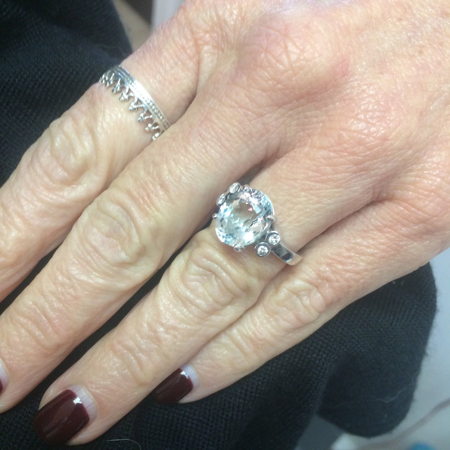 ZAJ6 Anillo Aguamarina Facetada engaste en grifas y Diamantes engaste invisible Metal Platino