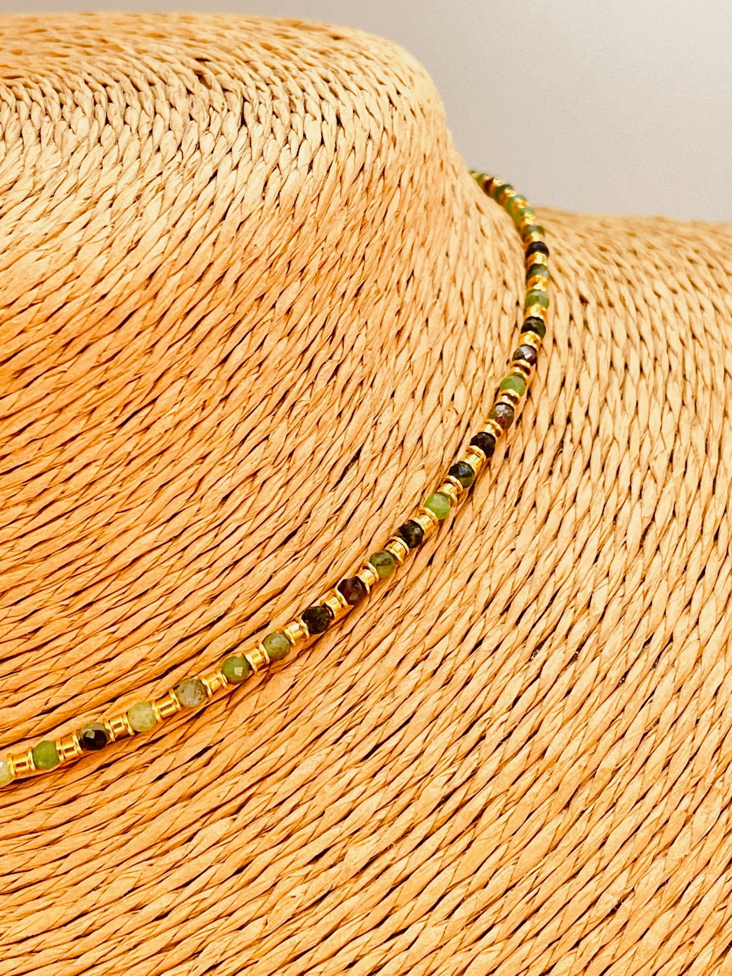 ZO4045 Collar Rubí Zoisita 3 mm y tubito de 2 mm Largo 40 cm y extensor 5 cm Collar Baño Oro