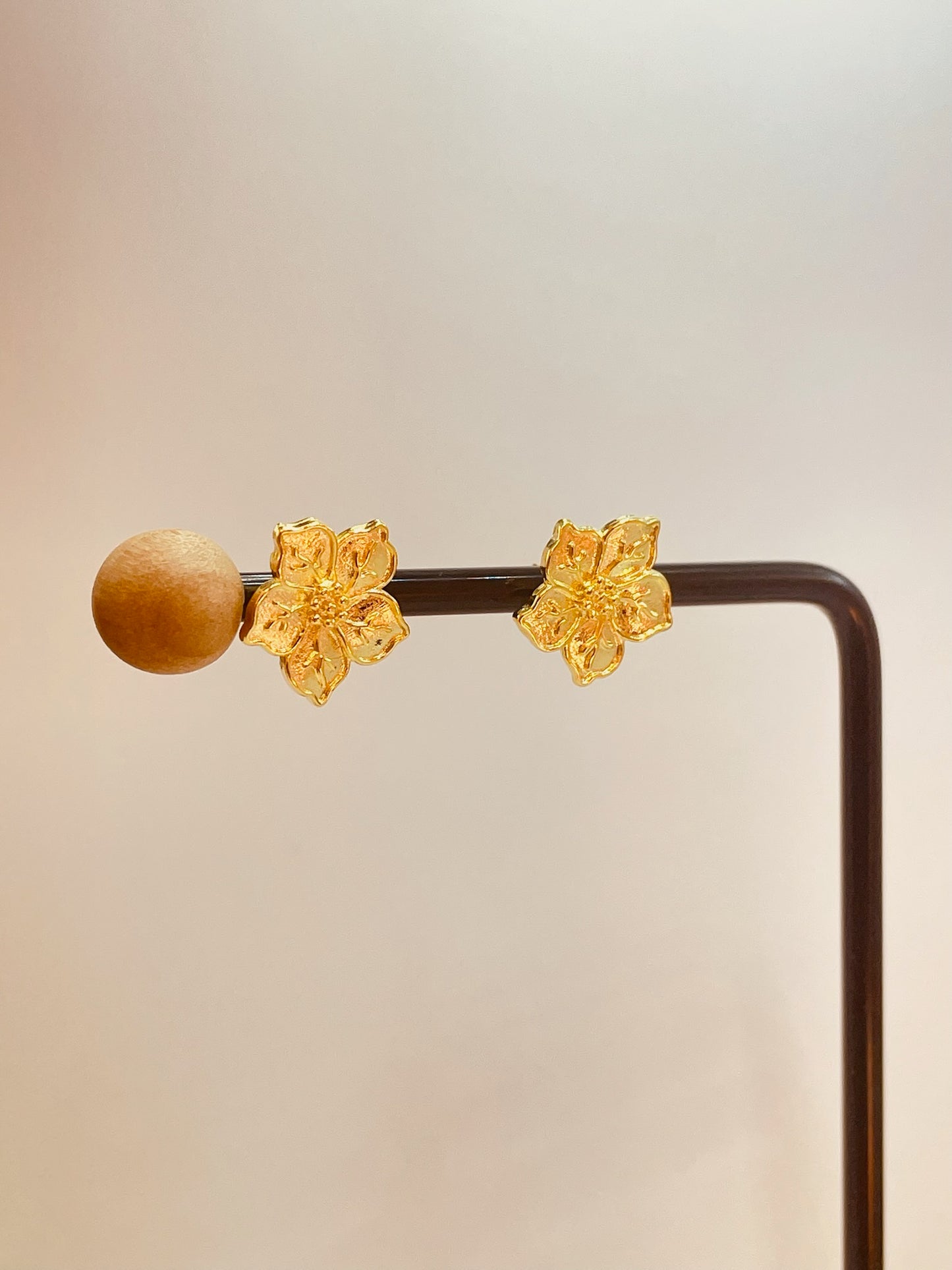 ZO2270 Aro Flor con borde 16 mm Baño Oro