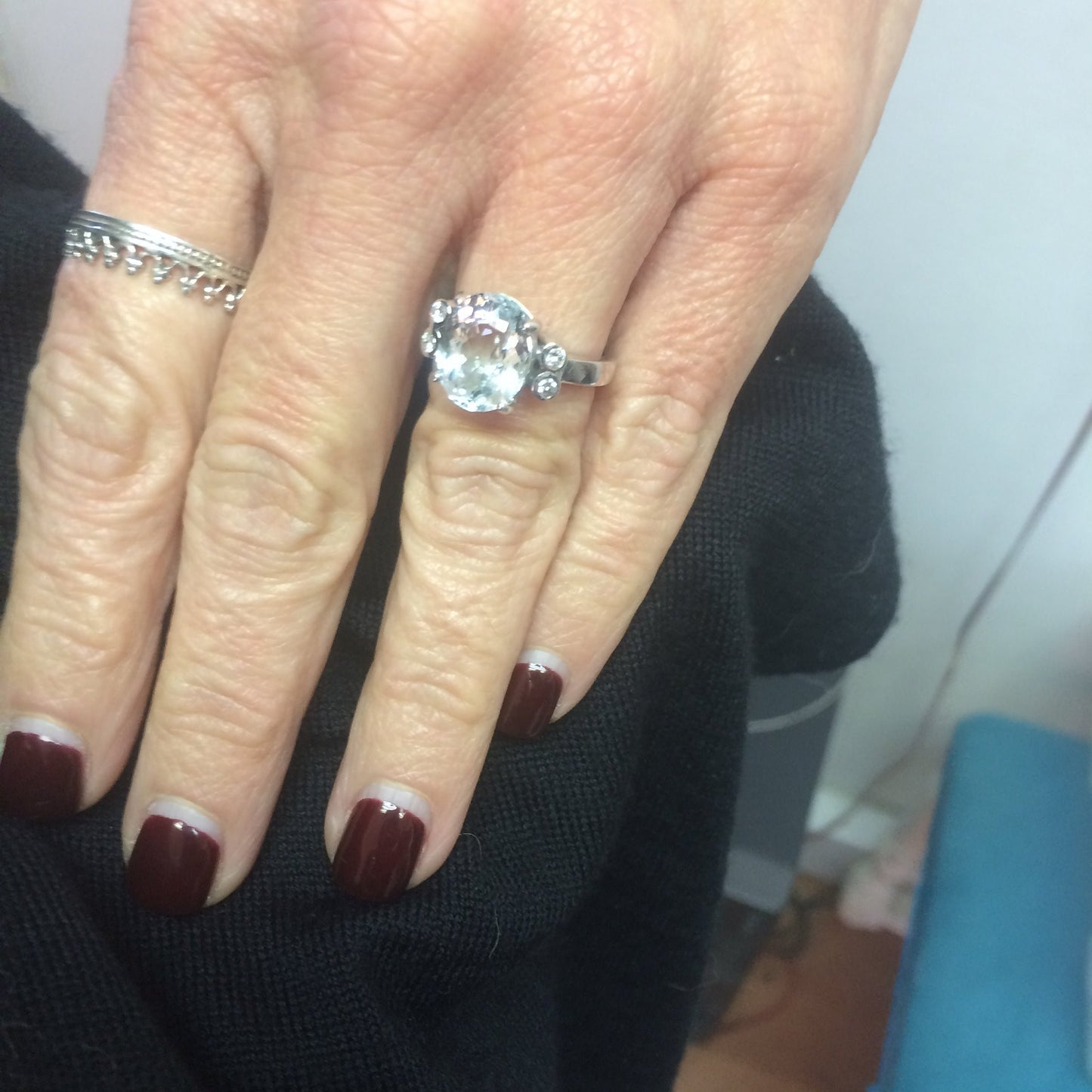 ZAJ6 Anillo Aguamarina Facetada engaste en grifas y Diamantes engaste invisible Metal Platino