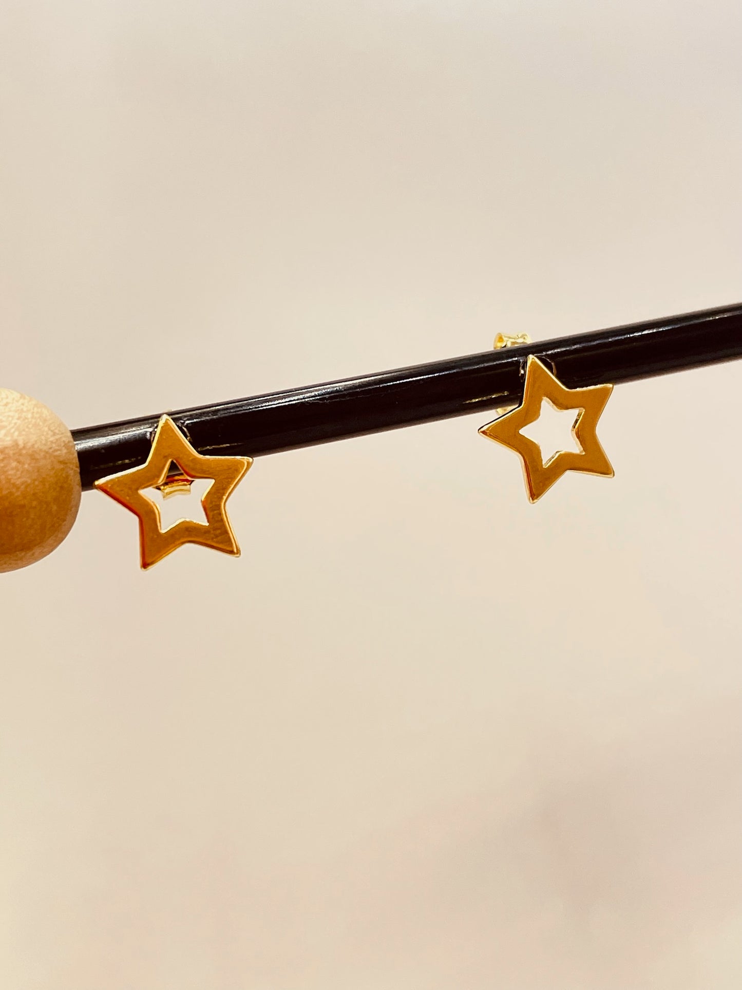 ZO2399 Aro Estrella Calada 10 x1 mm Baño Oro