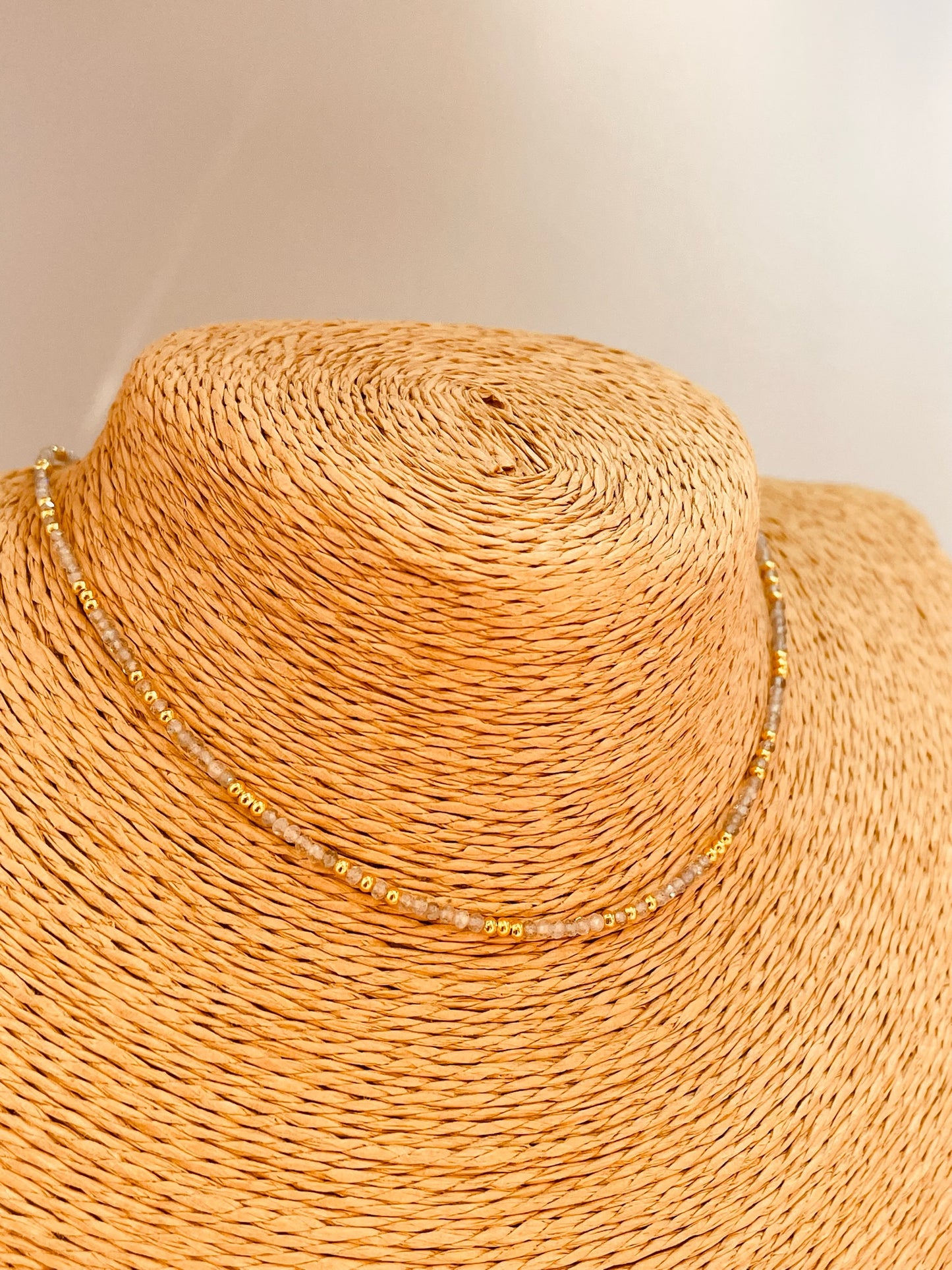 ZO4044 Collar Piedra Luna y mini bolitas 2 mm Largo 40 cm y extensor 5 cm Collar Baño Oro