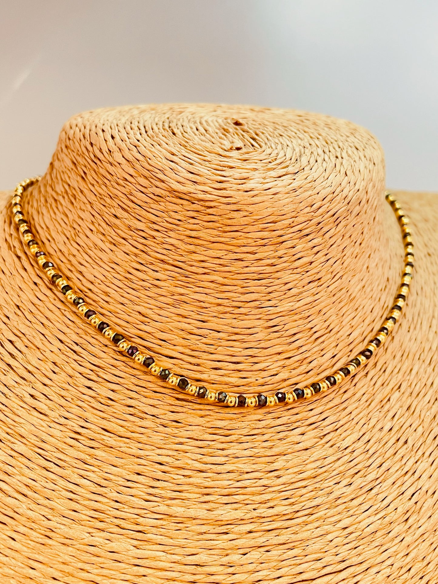 ZO4052 Collar Espinela y mini bolitas 2 mm Largo 40 cm y extensor 5 cm Collar Baño Oro