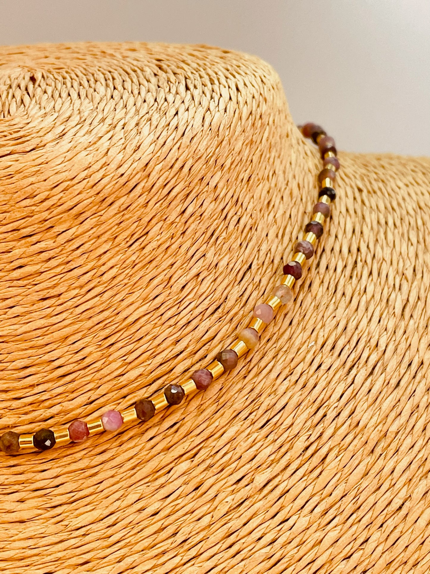 ZO4059 Collar Turmalina 3 mm y tubitos 3x2 mm Largo 40 cm y extensor 5 cm Collar Baño Oro