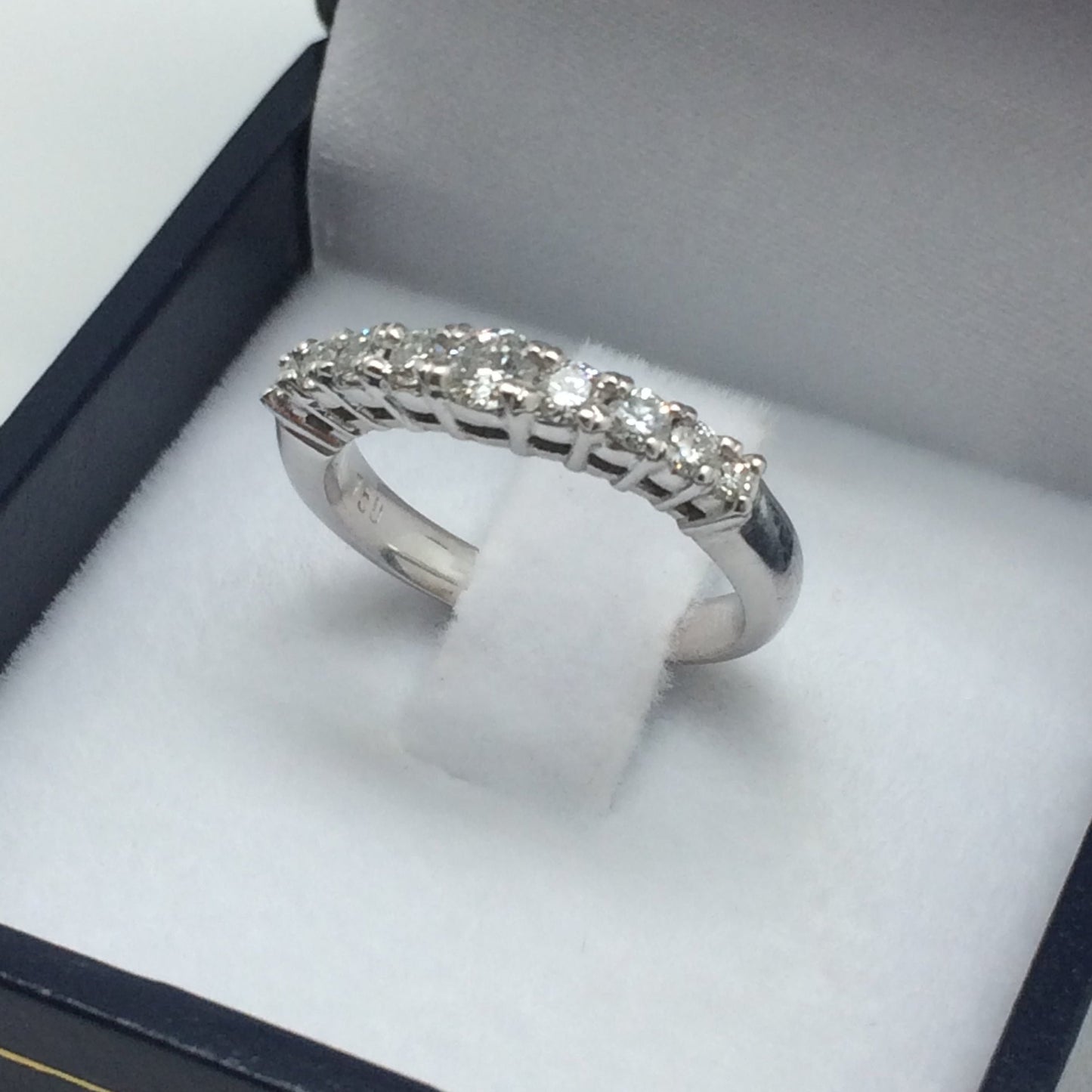 ZAJ4 Anillo de Compromiso Oro Blanco Diamantes Engaste en Grifas