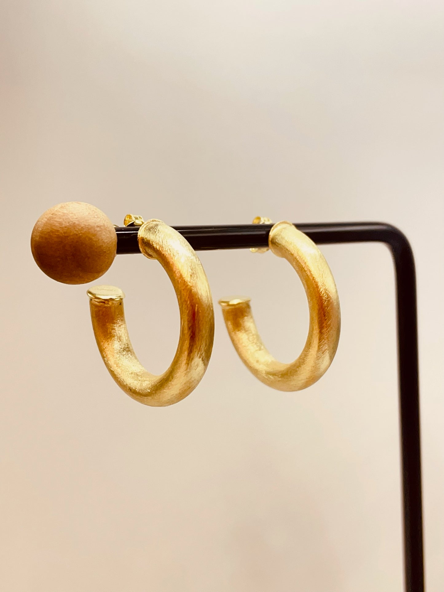 ZO2089 Aro Argolla Tubo Mate 25 mm Baño Oro