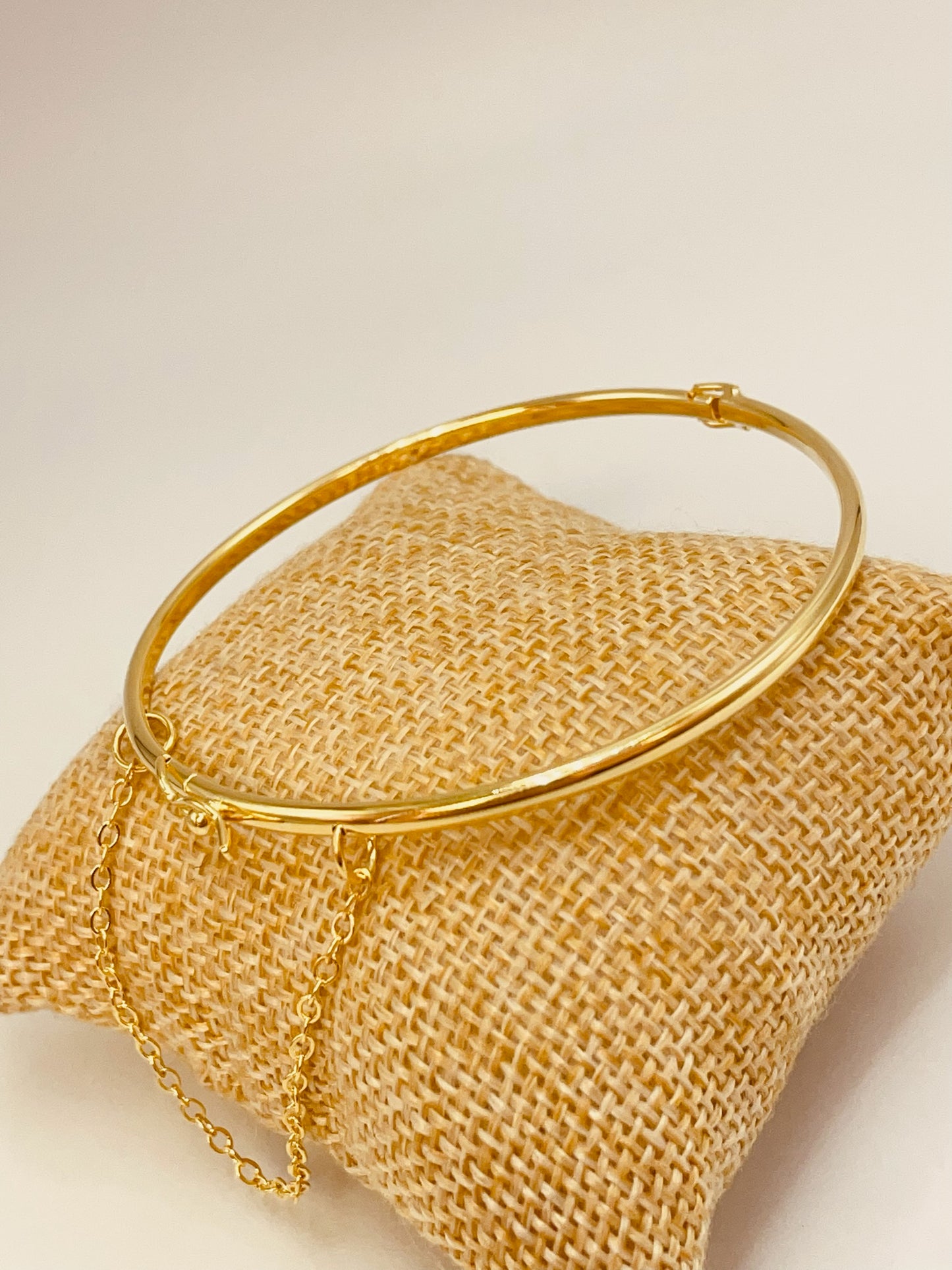 ZO1019 Esclava Lisa con broche y extensor Baño Oro