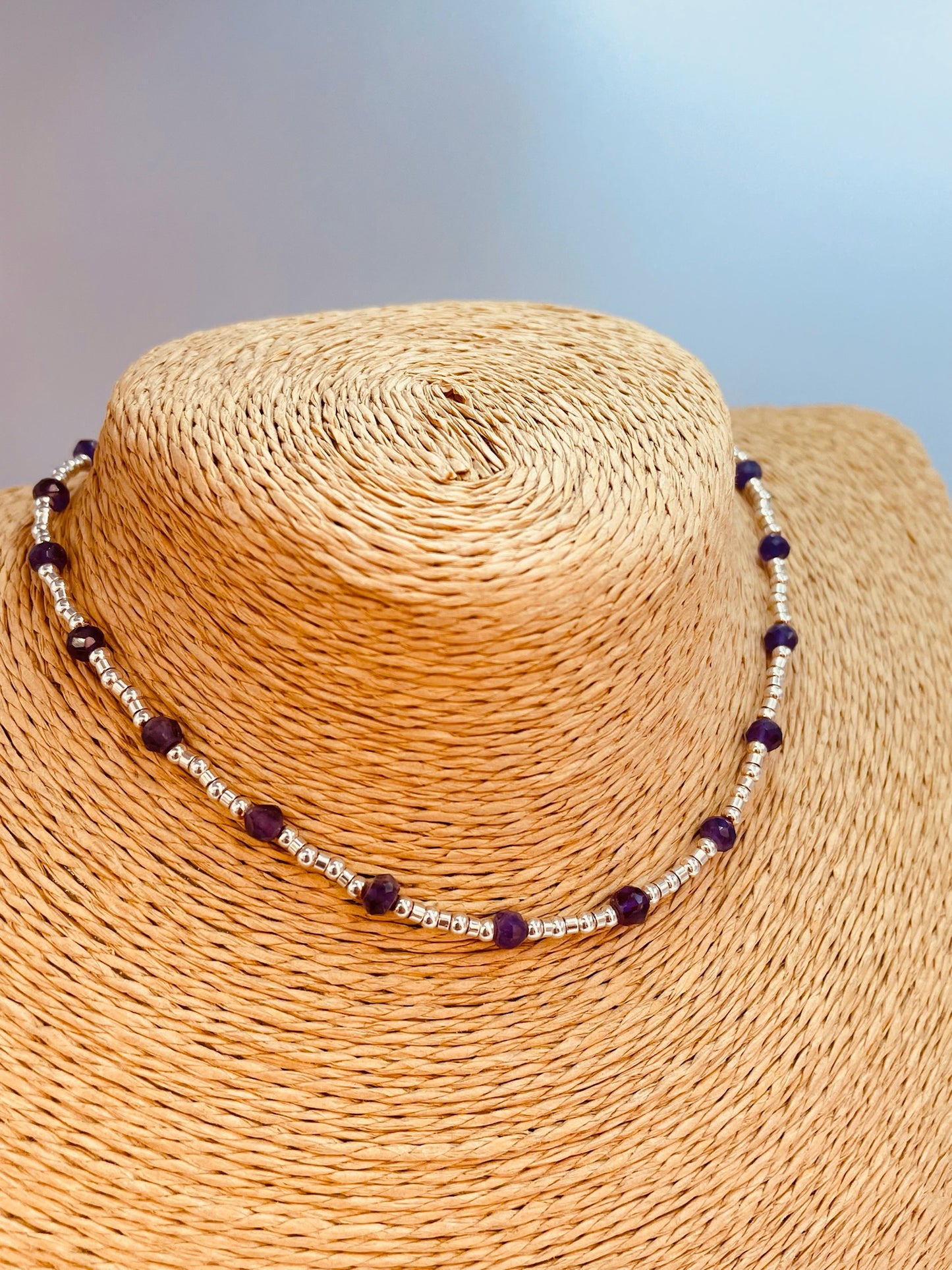 Joyas Bañadas en Plata ZP4057 Collar Amatista 5 mm y bolitas y tubitos 2 mm Largo 40 cm y extensor de 5 cm Collar Baño Plata